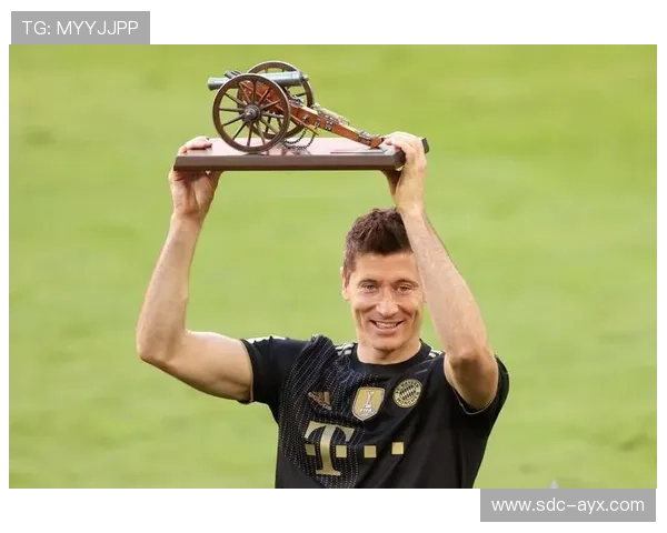 莱万国家队首秀即破门,波兰锋霸初露锋芒 莱万国家队首秀即破门,波兰锋霸初露锋芒