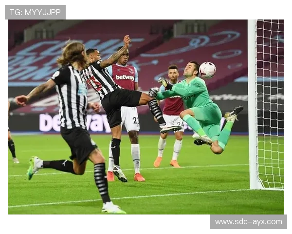 西汉姆联反击战术成效显著,新赛季防守反击打法成亮点 西汉姆联反击战术成效显著,新赛季防守反击打法成亮点